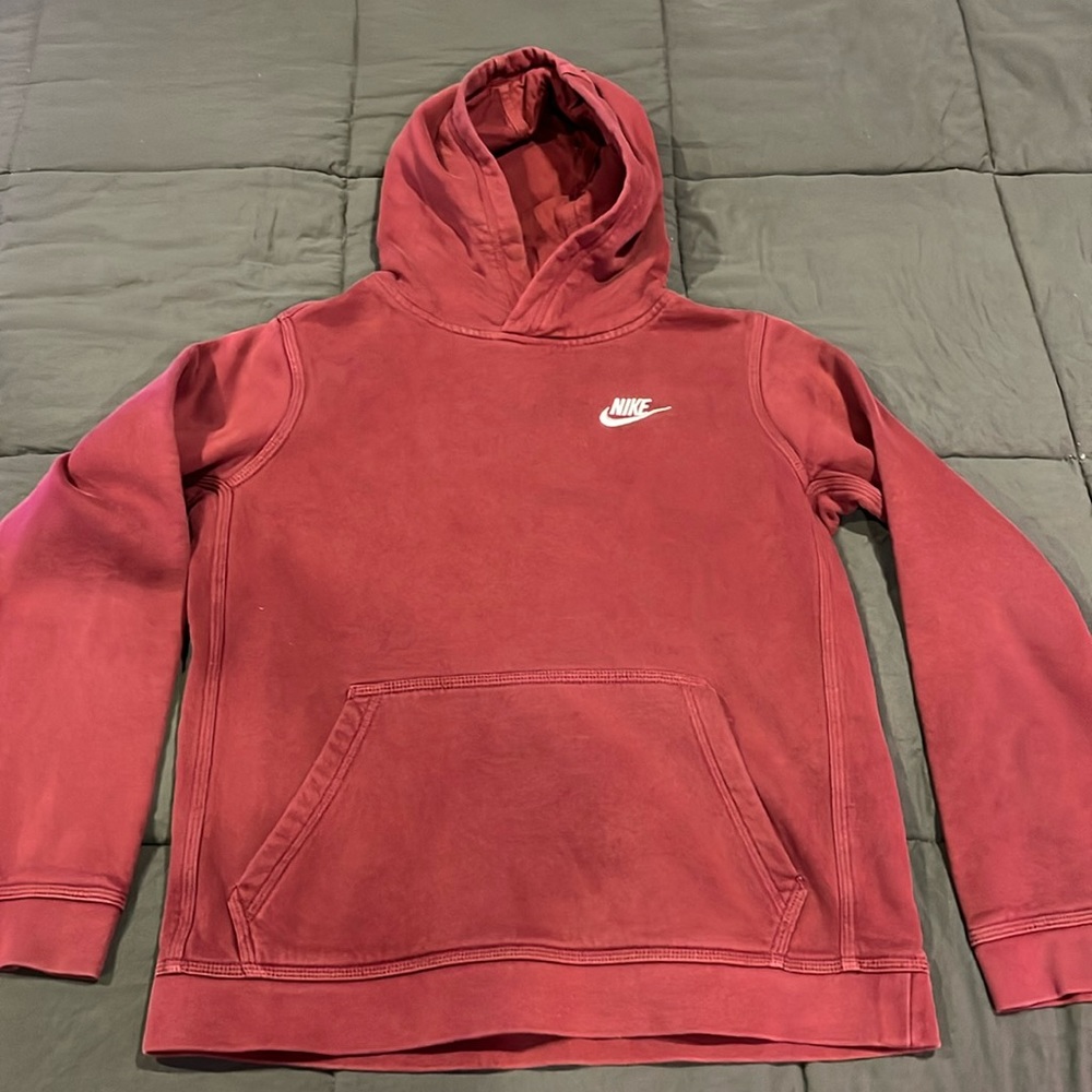 Nike Boys Club Fleece Pullover Hoodie Size YL in Maroon